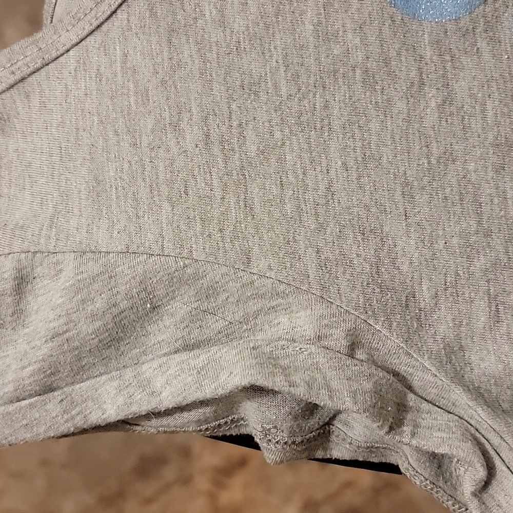 H&M Gray Graphic Short Muscle Tee with Fringes - Picture 4 of 6